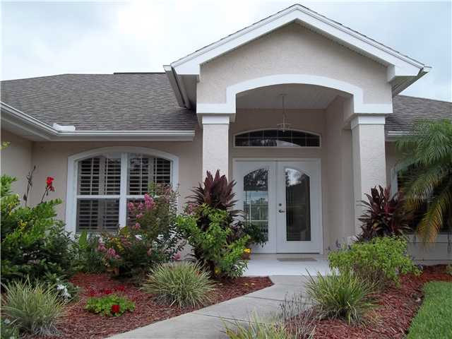 Lakefront house for sale in Sebatian Florida