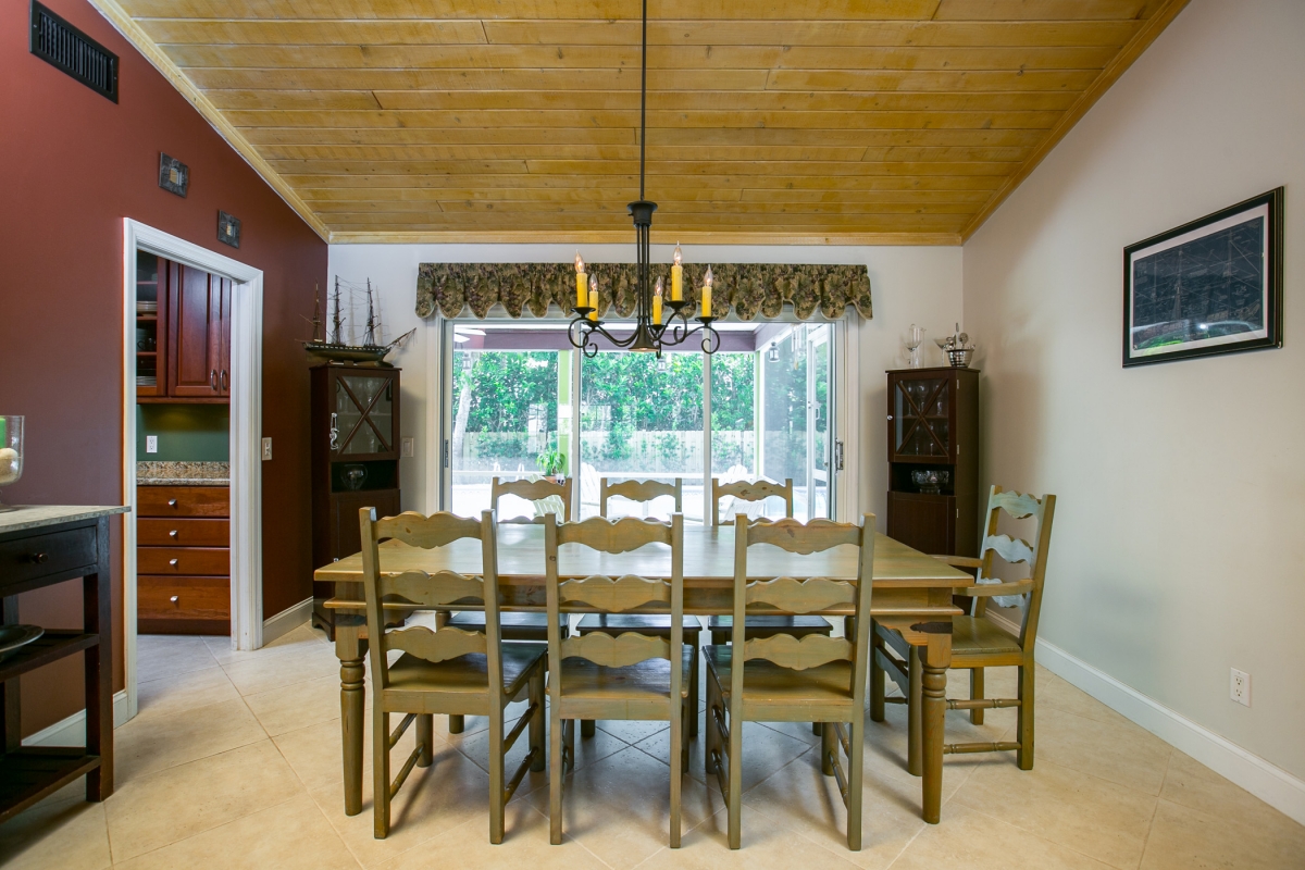 Dining Room area overlooking the Lanai & Pool 