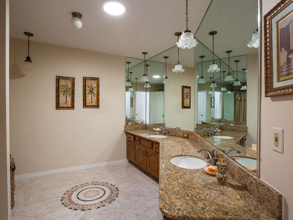 The Master Bath of this nice Country Estate in Vero Beach Florida 