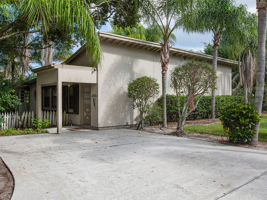 The 2 bedroom 2bath Guest House of this Country Estate in Vero Beach Florida 