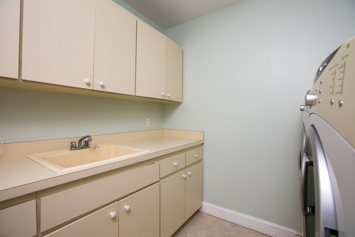 Laundry Room with high-end appliances 