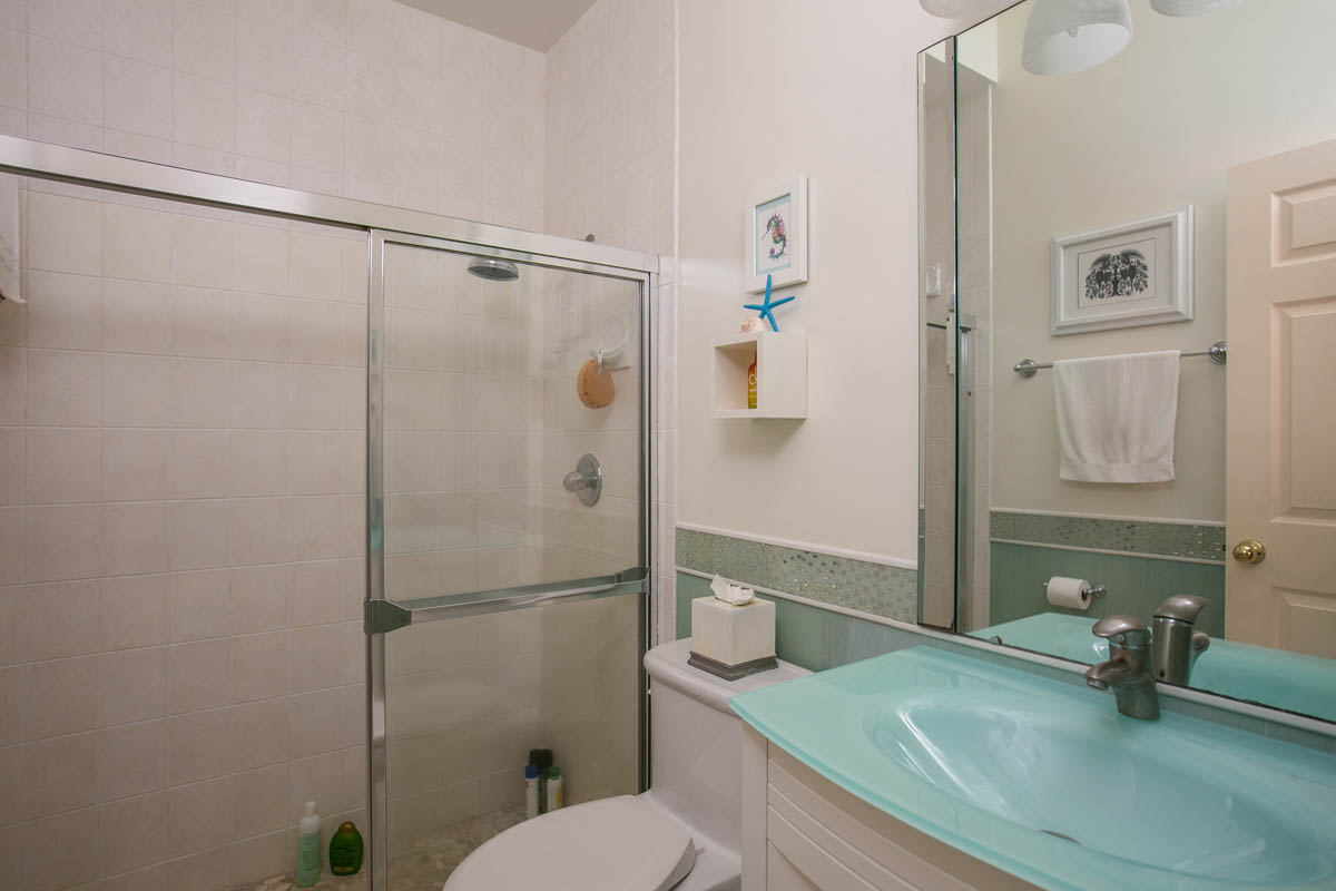 The second full bath that is shared by the two bedrooms.  