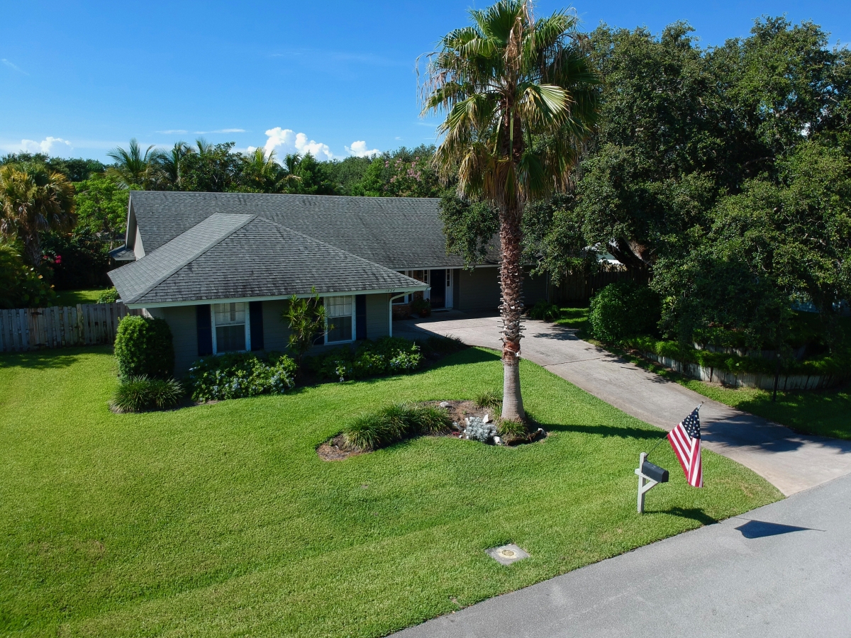 Aerial view of this nice house in Castaway Cove IV 