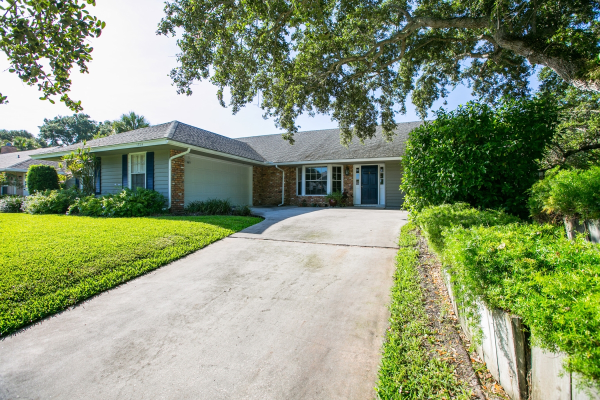 Street view of the front of the house in Castaway Cove IV